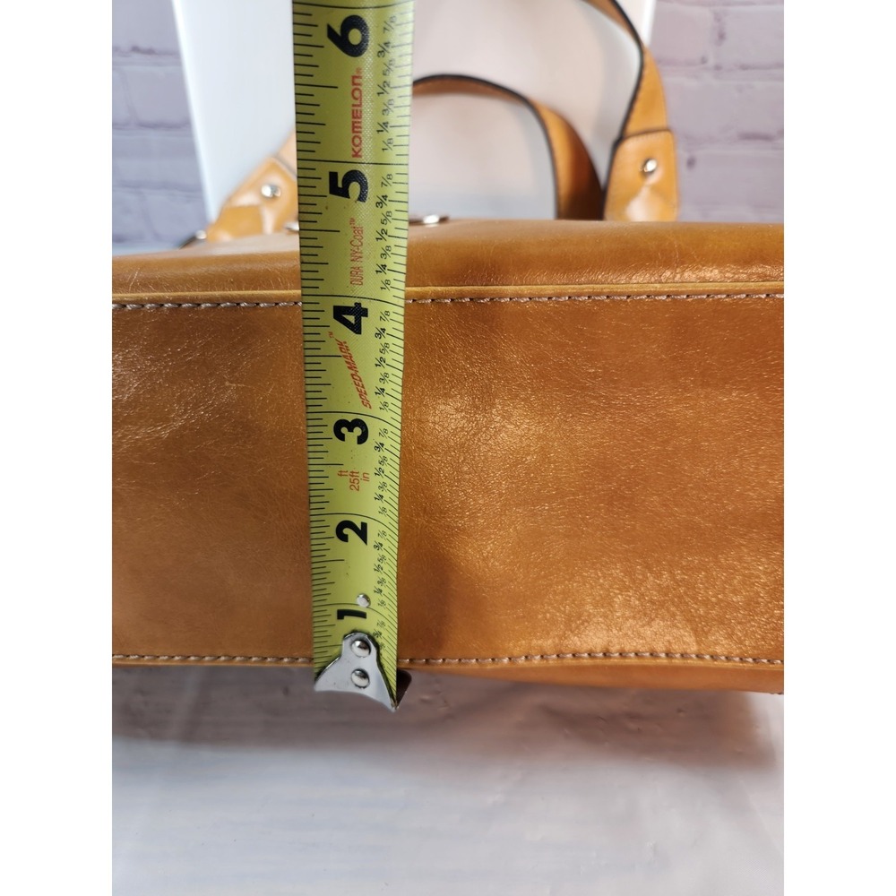 Stylish Nine West Tan Leather Purse Handbag Medium Size NWT - Picture 8 of 8